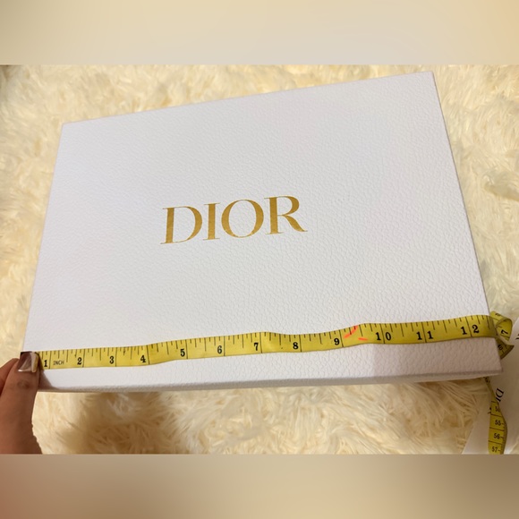 Authentic Dior Box with Ribbon - Picture 3 of 5